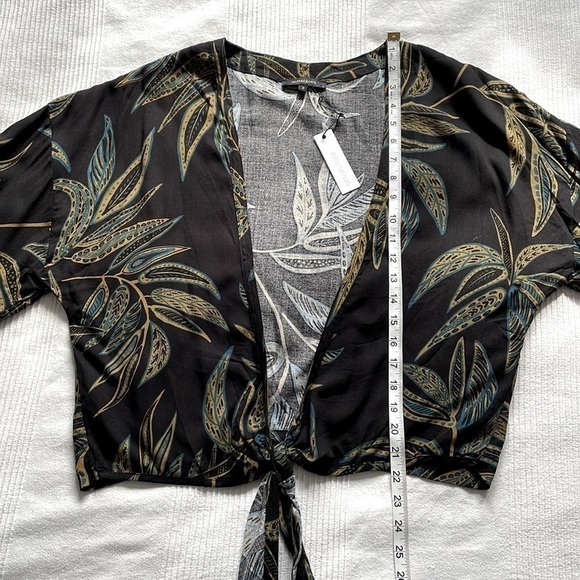 OLIVACEOUS Leaf Pattern Tie Front Bell Sleeve  Crop Top Size Small - Picture 7 of 8